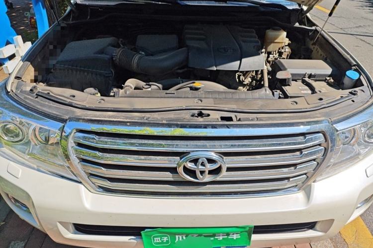 Used Toyota Land Cruiser  Engine Bay