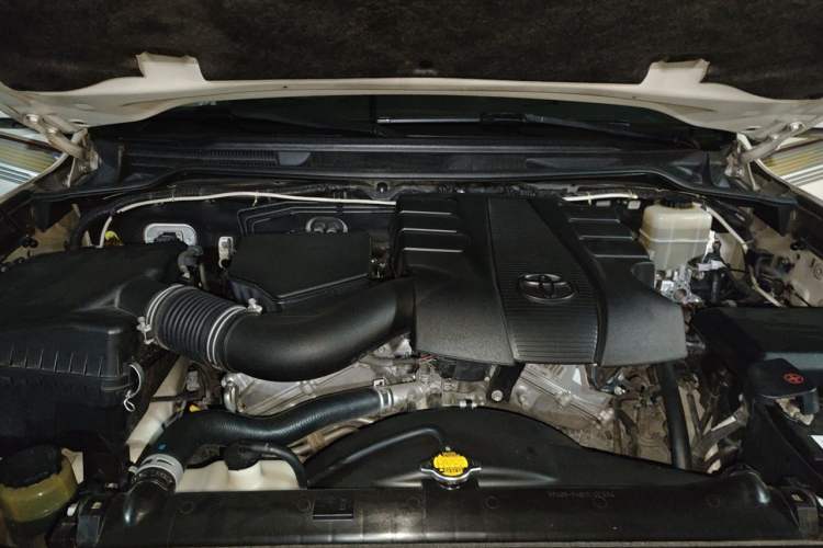 Used Toyota Land Cruiser  Engine Bay