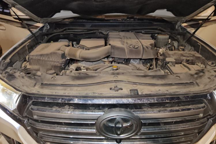 Used Toyota Land Cruiser 2014 4.0L Automatic Parallel Import Version 5 Seats Engine Bay