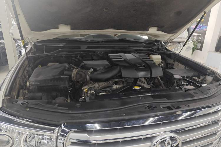 Used Toyota Land Cruiser 2014 4.0L Automatic Parallel Import Version Engine Bay