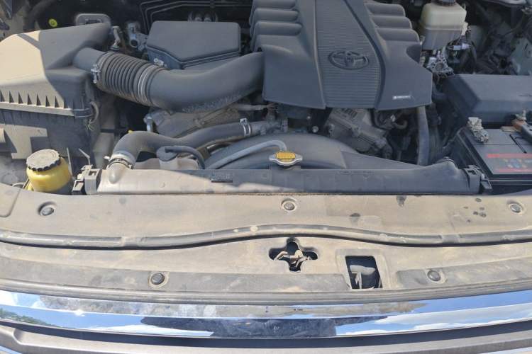 Used Toyota Land Cruiser  Engine Bay