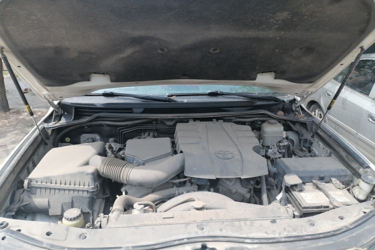 Used Toyota Land Cruiser  Engine Bay