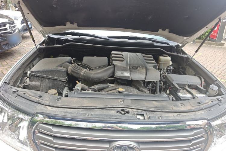 Used Toyota Land Cruiser  Engine Bay