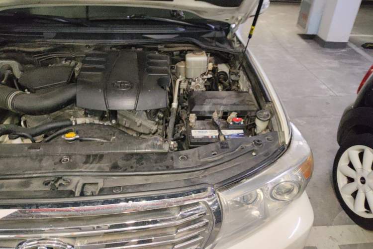 Used Toyota Land Cruiser 2014 4.0L Automatic Parallel Import Version 5 Seats Engine Bay Left