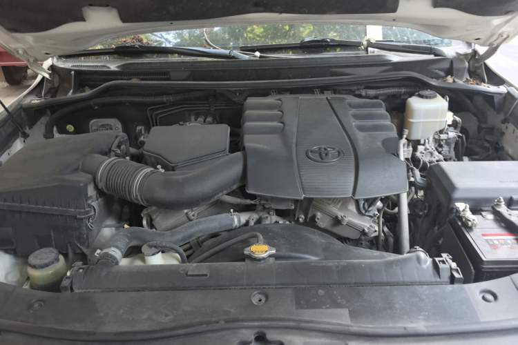 Used Toyota Land Cruiser  Engine Bay