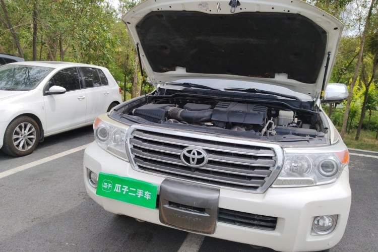 Used Toyota Land Cruiser  Engine Bay
