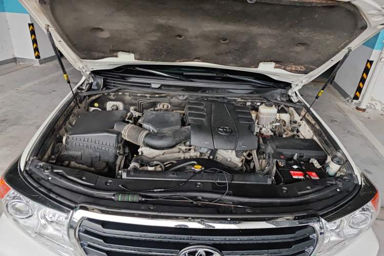 Used Toyota Land Cruiser 2014 4.0L Automatic Parallel Import Version Engine Bay