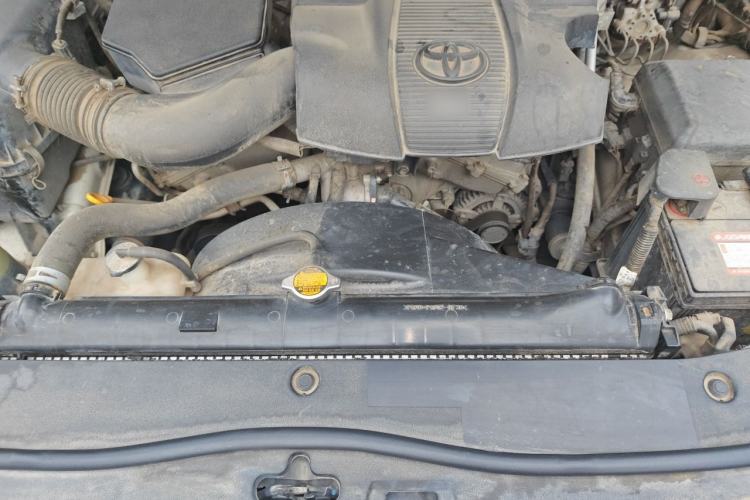 Used Toyota Land Cruiser  Engine Bay
