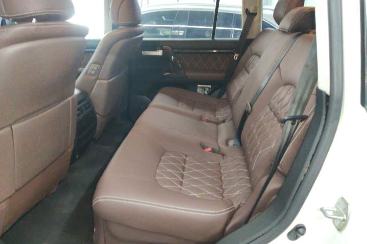 Used Toyota Land Cruiser 2014 4.0L Automatic Parallel Import Version 5 Seats Interior 4