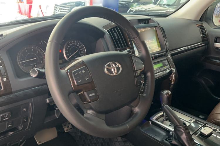 Used Toyota Land Cruiser 2014 4.0L Automatic Parallel Import Version 5 Seats Interior 5