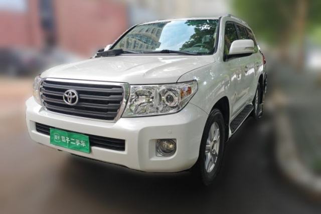 Used Toyota Land Cruiser 2014 Land Cruiser (parallel import), 4.0L engine, 5 seats, no sunroof, two airbags, tow hitch.