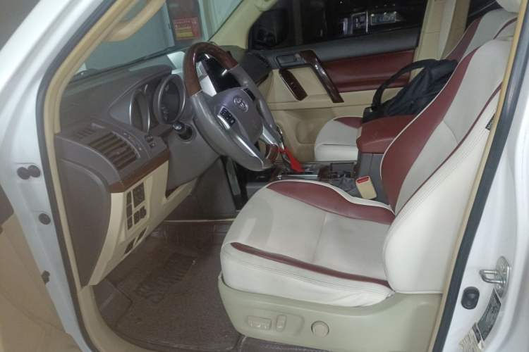 Used Toyota Land Cruiser 2014 4.0L Automatic Parallel Import Version Left Front Seat