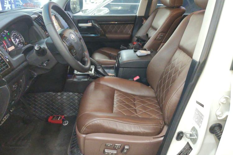 Used Toyota Land Cruiser 2014 4.0L Automatic Parallel Import Version 5 Seats Left Front Seat