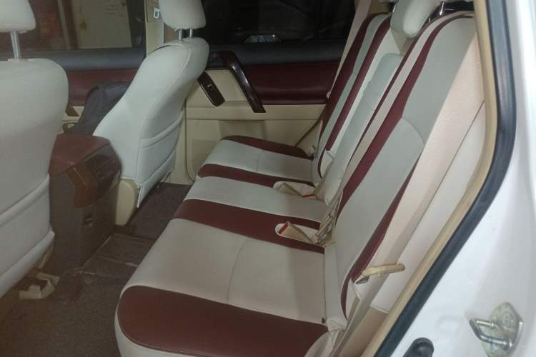 Used Toyota Land Cruiser 2014 4.0L Automatic Parallel Import Version Left Rear Seat