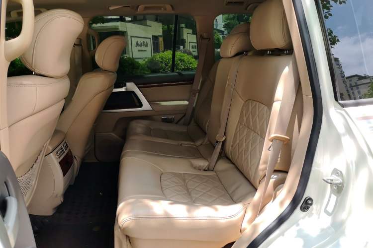 Used Toyota Land Cruiser 2014 4.0L Automatic Parallel Import Version Left Rear Seat