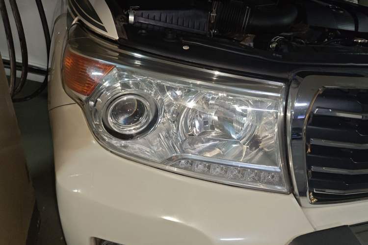 Used Toyota Land Cruiser  Right Front Headlight