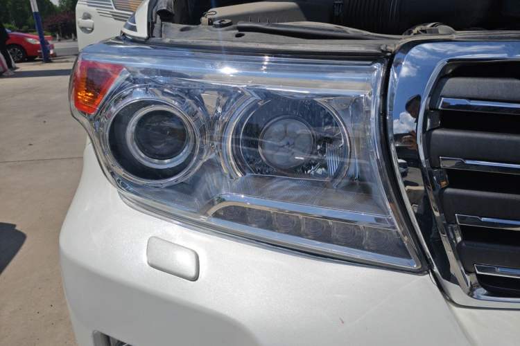 Used Toyota Land Cruiser  Right Front Headlight