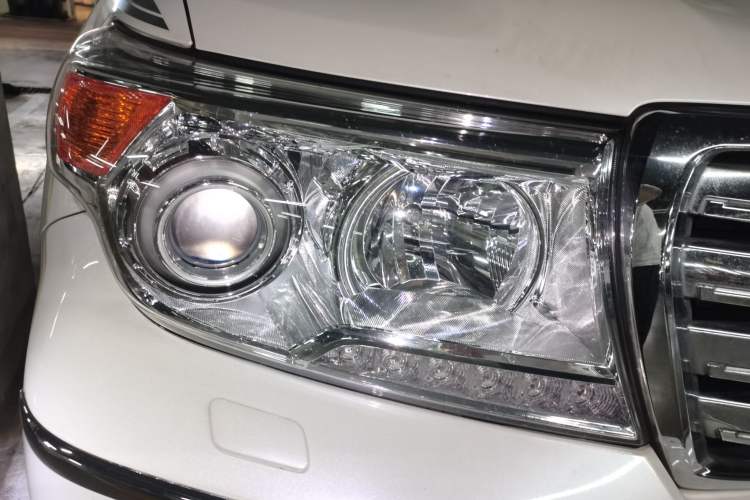 Used Toyota Land Cruiser  Right Front Headlight