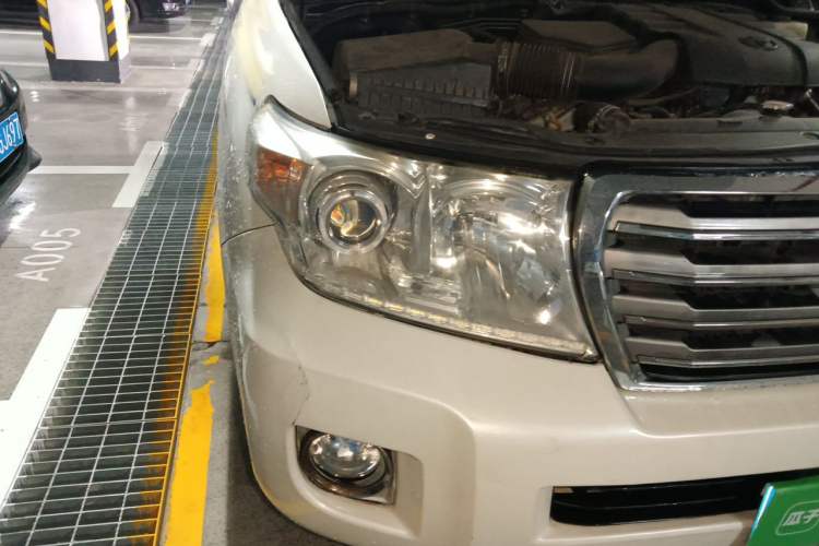 Used Toyota Land Cruiser  Right Front Headlight