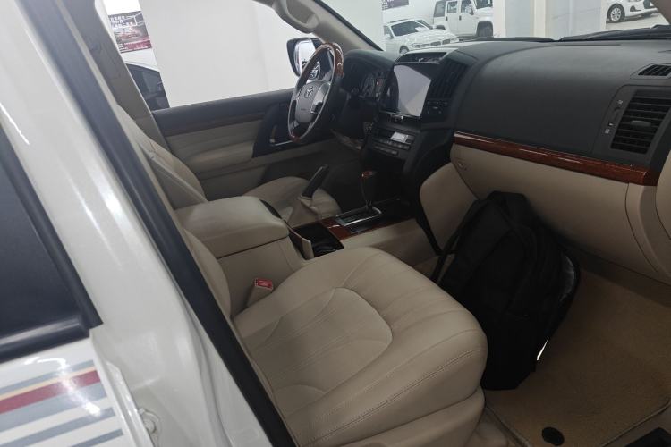 Used Toyota Land Cruiser 2014 4.0L Automatic Parallel Import Version Right Front Seat