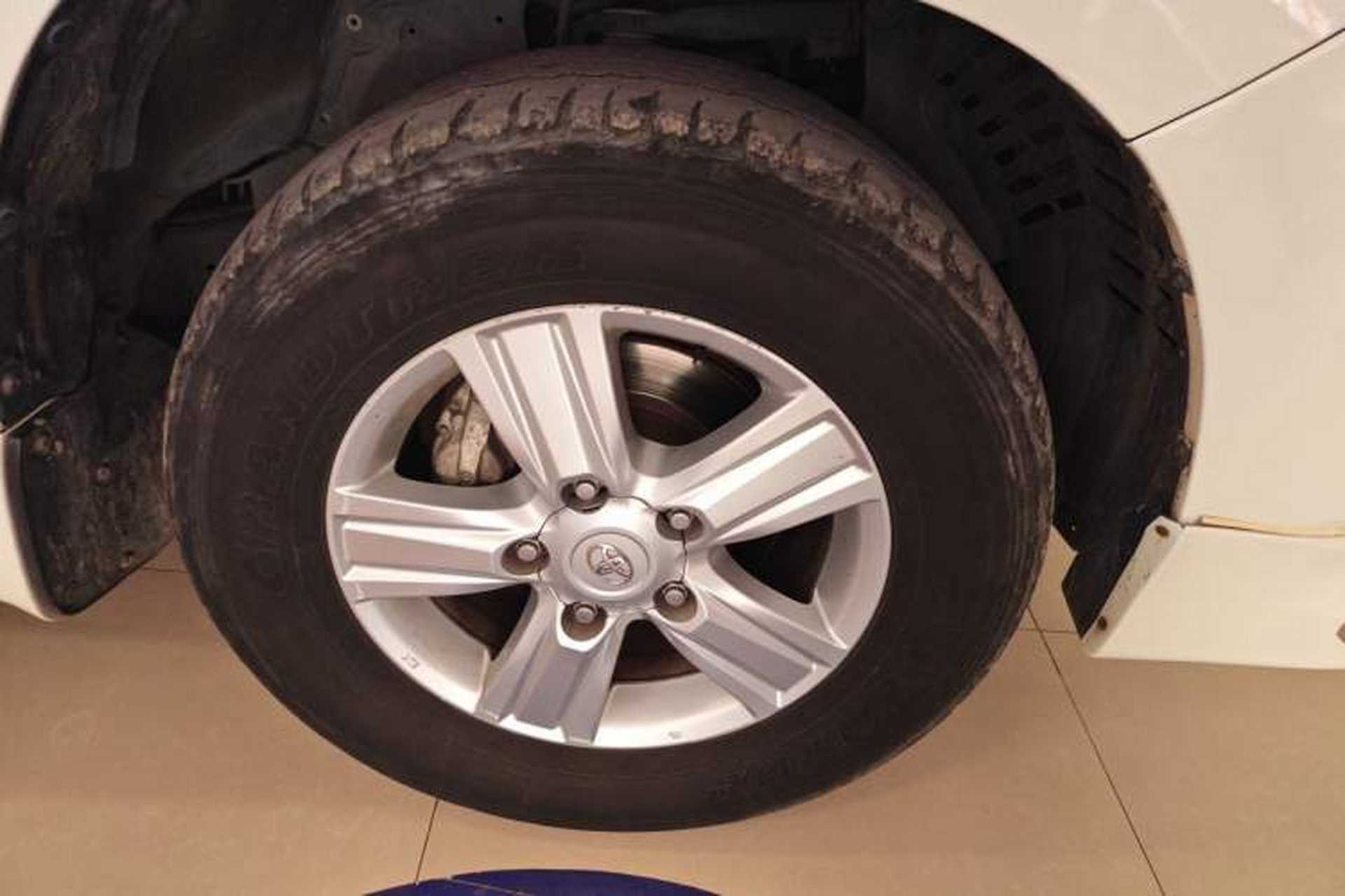 Used Toyota Land Cruiser  Right Front Wheel Hub