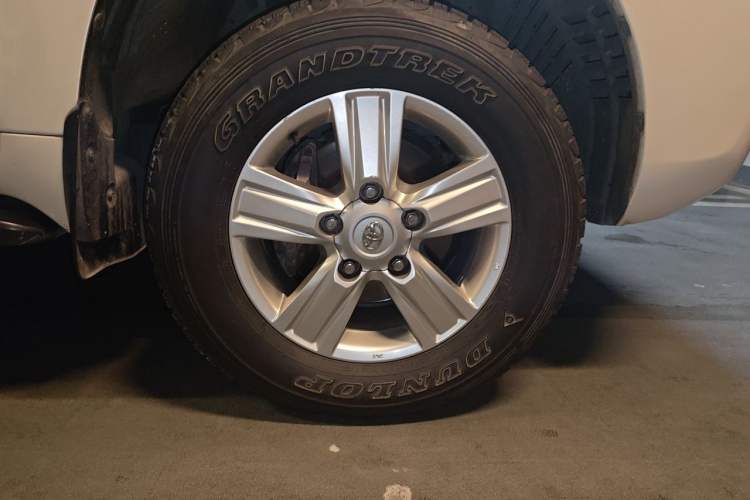 Used Toyota Land Cruiser  Right Front Wheel Hub