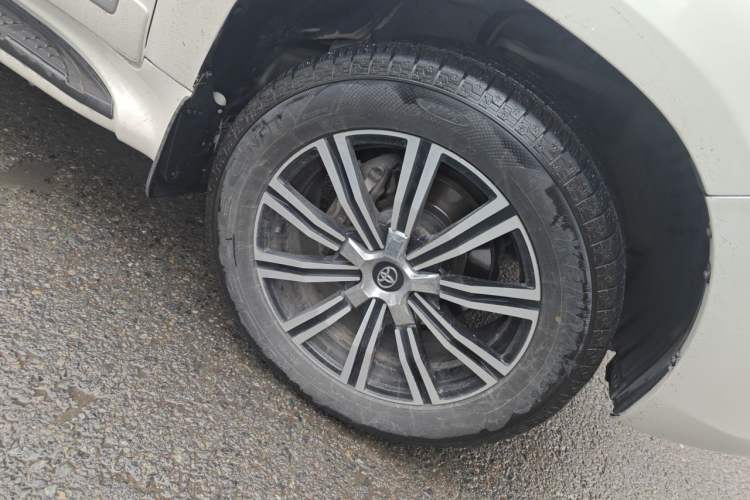 Used Toyota Land Cruiser  Right Front Wheel Hub