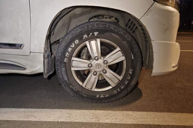 Used Toyota Land Cruiser 2014 4.0L Automatic Parallel Import Version 5 Seats Right Front Wheel Hub