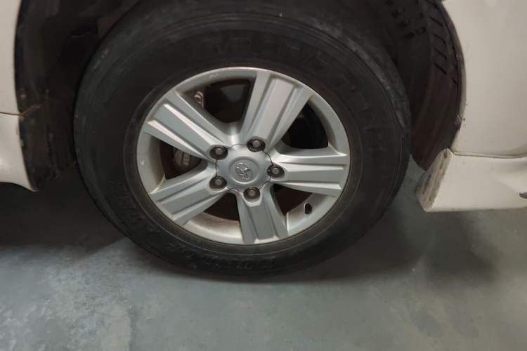 Used Toyota Land Cruiser  Right Front Wheel Hub