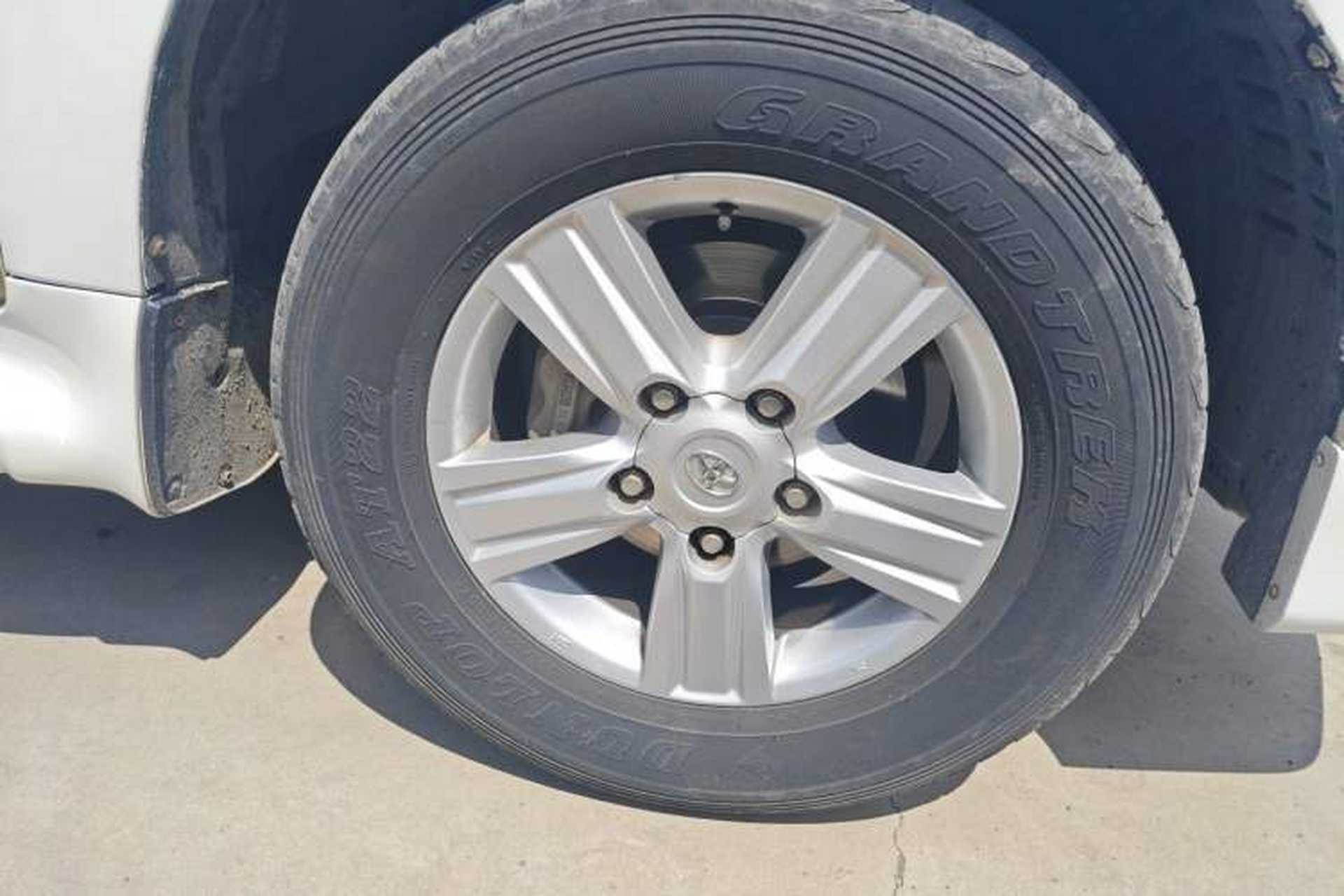 Used Toyota Land Cruiser  Right Front Wheel Hub