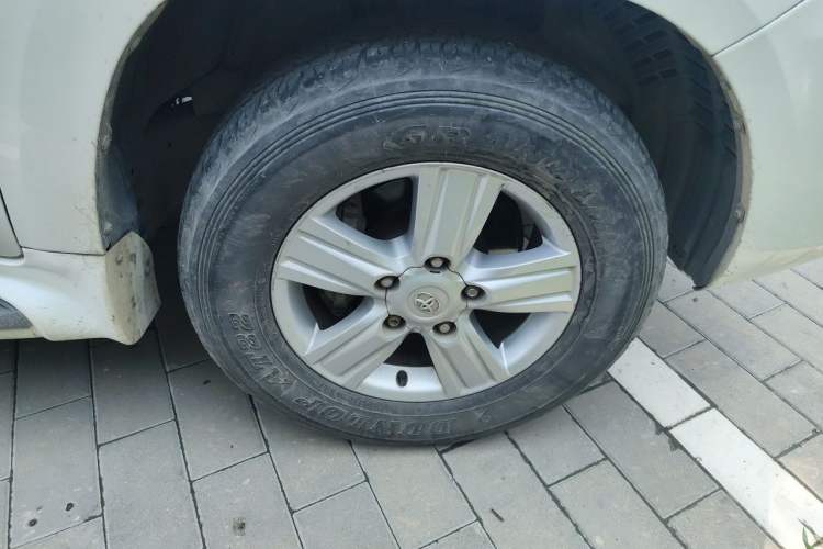 Used Toyota Land Cruiser  Right Front Wheel Hub