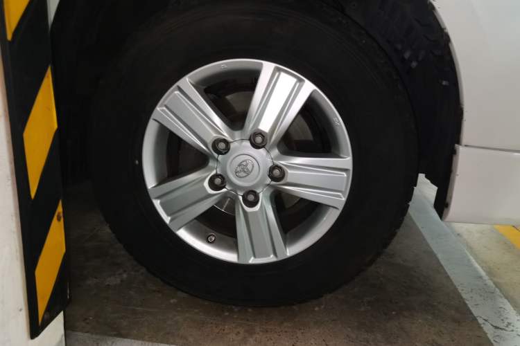 Used Toyota Land Cruiser  Right Front Wheel Hub