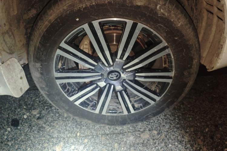 Used Toyota Land Cruiser  Right Front Wheel Hub