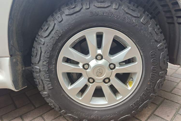 Used Toyota Land Cruiser  Right Front Wheel Hub