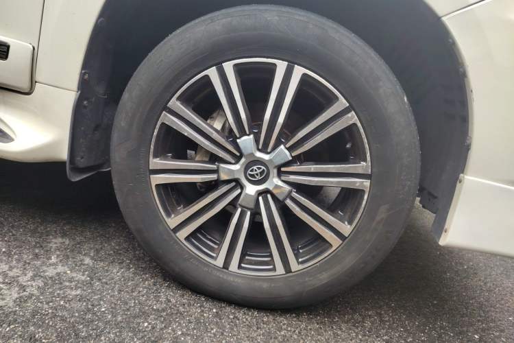 Used Toyota Land Cruiser 2014 4.0L Automatic Parallel Import Version 5 Seats Right Front Wheel Hub