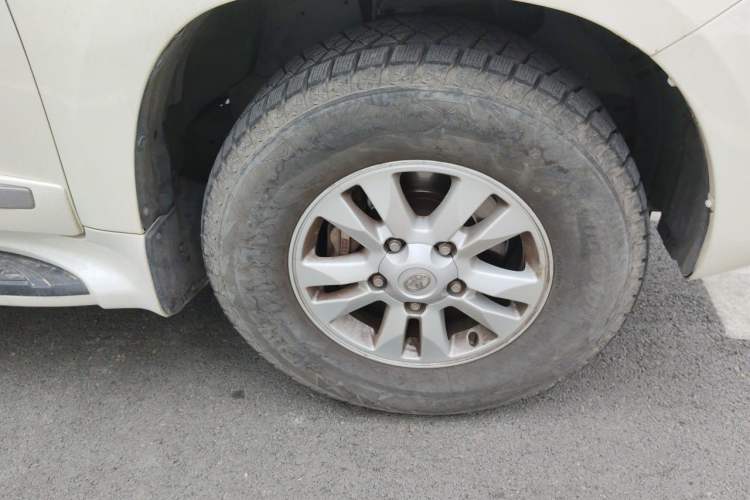 Used Toyota Land Cruiser  Right Front Wheel Hub