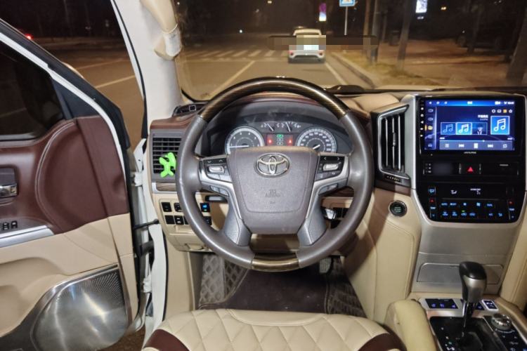 Used Toyota Land Cruiser 2014 4.0L Automatic Parallel Import Version 5 Seats Steering Wheel