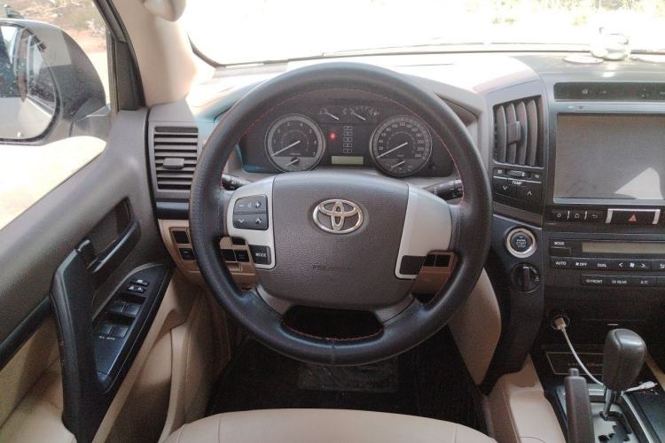 Used Toyota Land Cruiser 2014 4.0L Automatic Parallel Import Version 5 Seats Steering Wheel