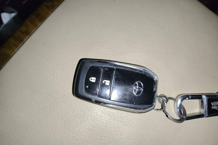 Used Toyota Land Cruiser 2014 4.0L Automatic Parallel Import Version 5 Seats Vehicle Key
