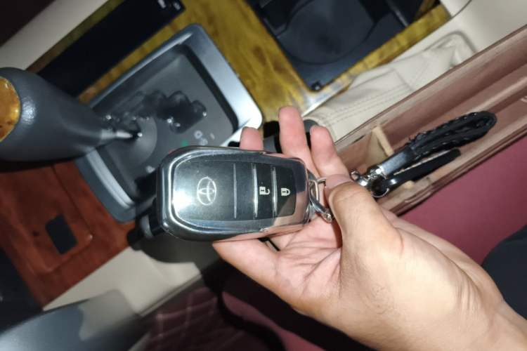 Used Toyota Land Cruiser 2014 4.0L Automatic Parallel Import Version 5 Seats Vehicle Key