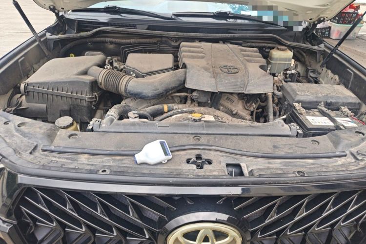 Used Toyota Land Cruiser 2015 4.0L GX-R U.S. Specification Engine Bay