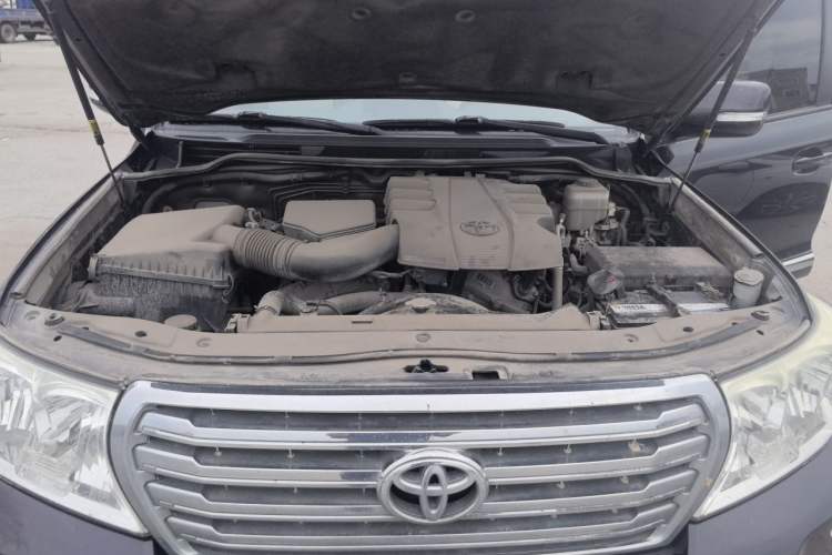 Used Toyota Land Cruiser  Engine Bay