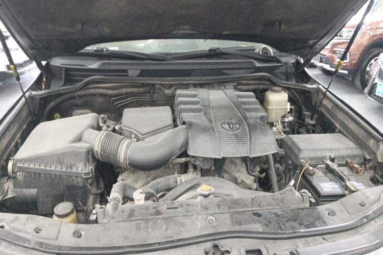 Used Toyota Land Cruiser 2015 4.0L GX-R U.S. Specification Engine Bay