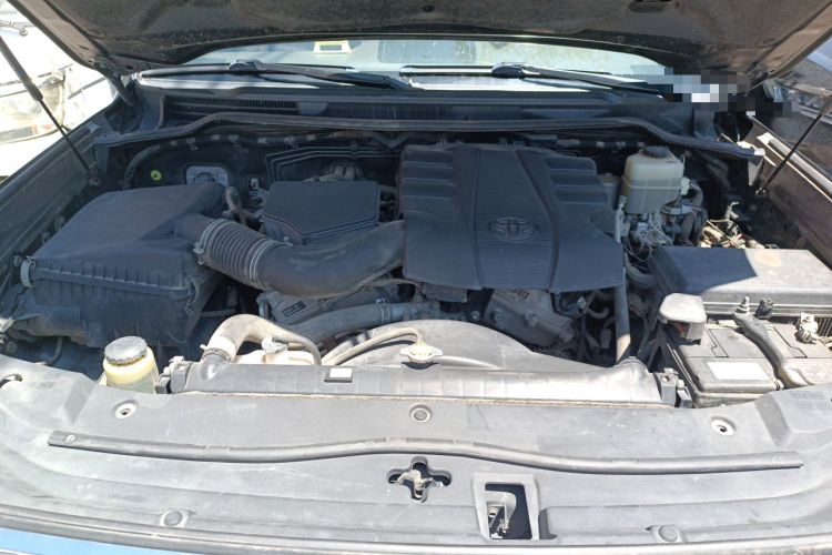 Used Toyota Land Cruiser  Engine Bay
