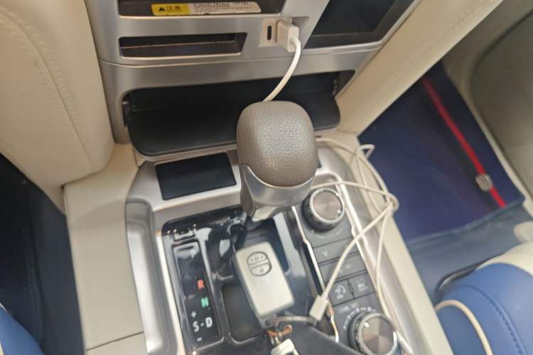 Used Toyota Land Cruiser 2015 4.0L GX-R U.S. Specification Gear Lever