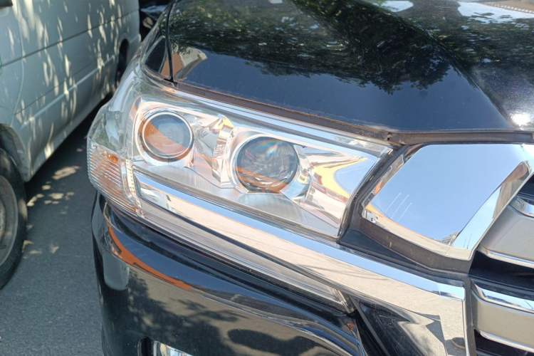 Used Toyota Land Cruiser  Right Front Headlight