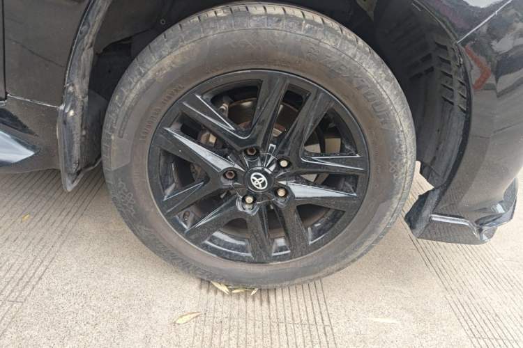 Used Toyota Land Cruiser 2015 4.0L GX-R U.S. Specification Right Front Wheel Hub