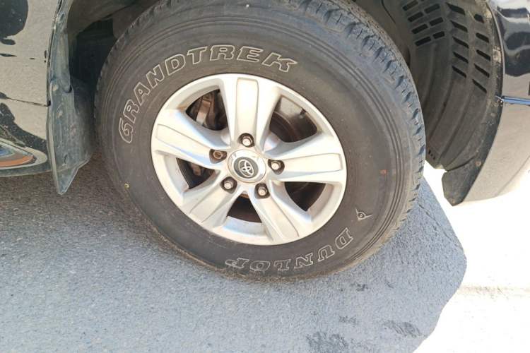 Used Toyota Land Cruiser  Right Front Wheel Hub