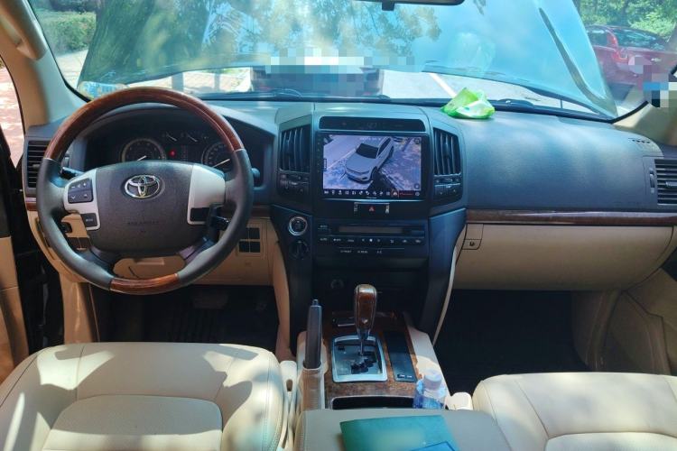 Used Toyota Land Cruiser 2015 4.0L 5-Seater Middle East Version Center Console