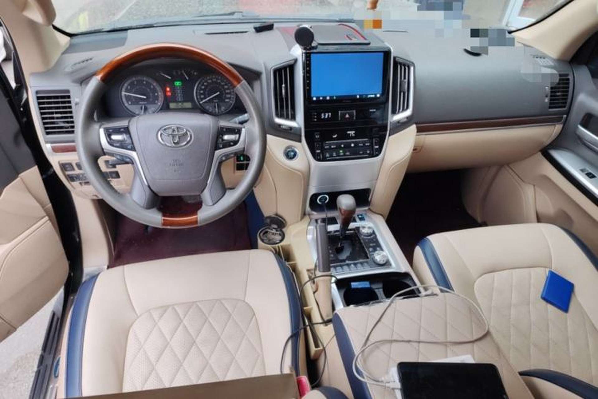Used Toyota Land Cruiser  Center Console